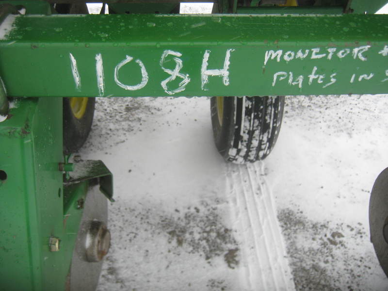 Planting Equipment  John Deere 7200 Planter Photo